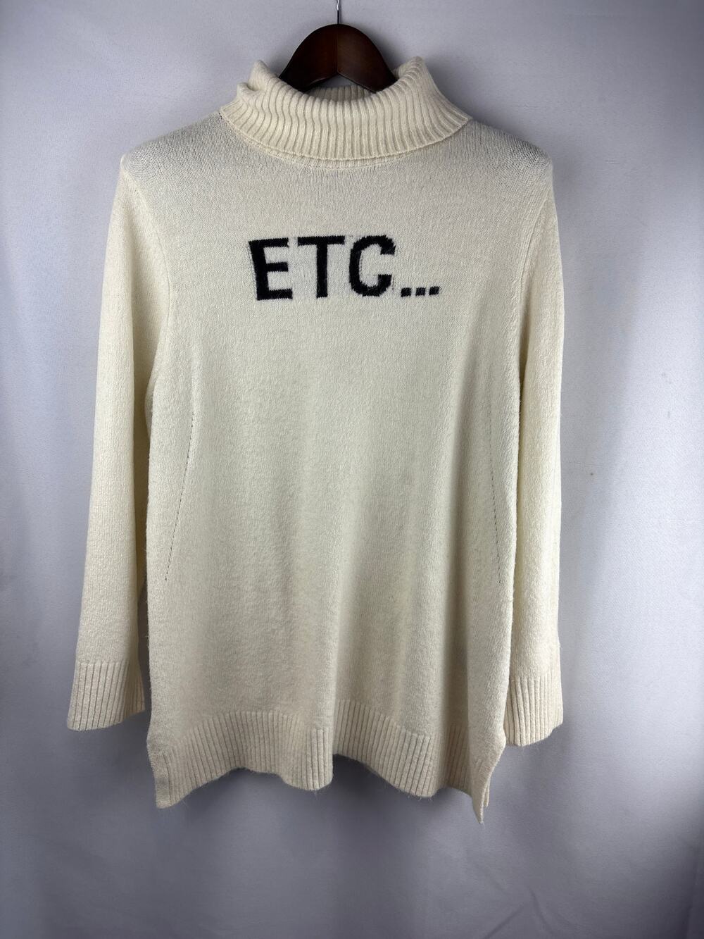 Womenβs 1987 Size 16/18 Cream Graphic Turtleneck Sweater